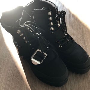 **NEVER WORN** Steve Madden High Top Boots
